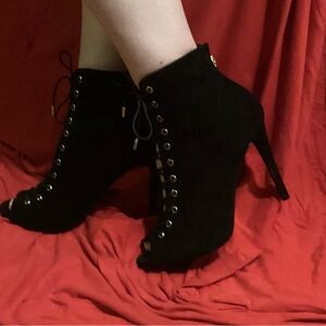 Women’s suede boots